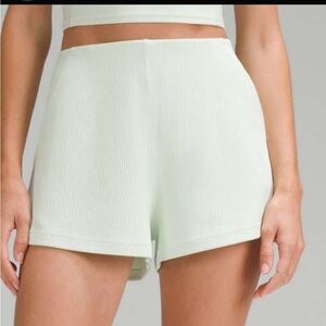 Lululemon High Rise Ribbed Softstreme Shorts Bone 6